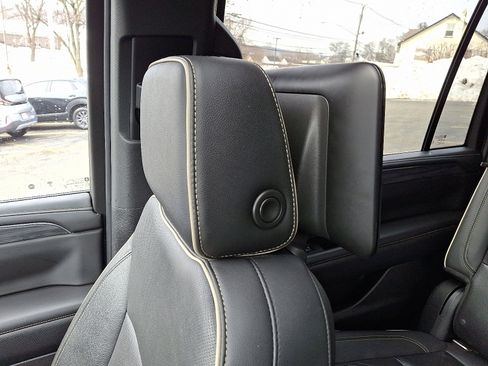 Used 2021 GMC Yukon XL SLT w/ SLT Luxury Plus Package image 17