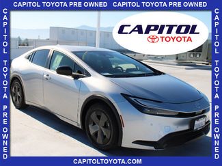 Used 2023 Toyota Prius LE video 1