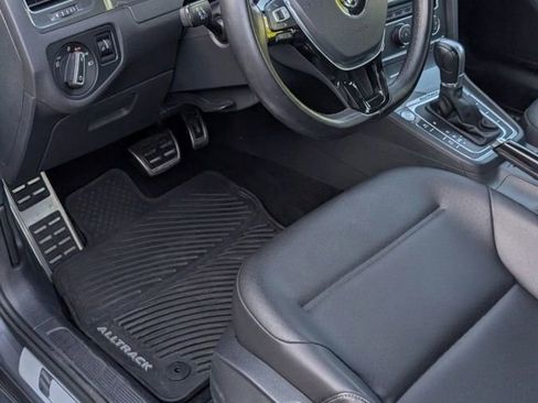 Used 2017 Volkswagen Golf Alltrack SE image 17