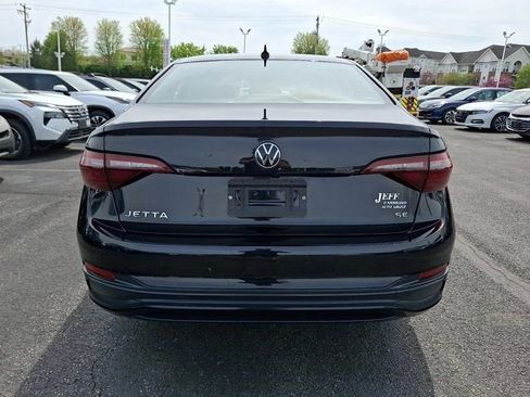 Certified 2024 Volkswagen Jetta SE w/ Black Wheel Package image 7