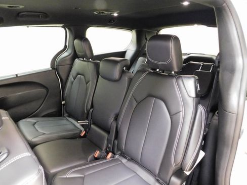 New 2026 Chrysler Pacifica Select image 10