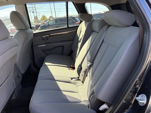 Used 2011 Hyundai Santa Fe GLS image 16