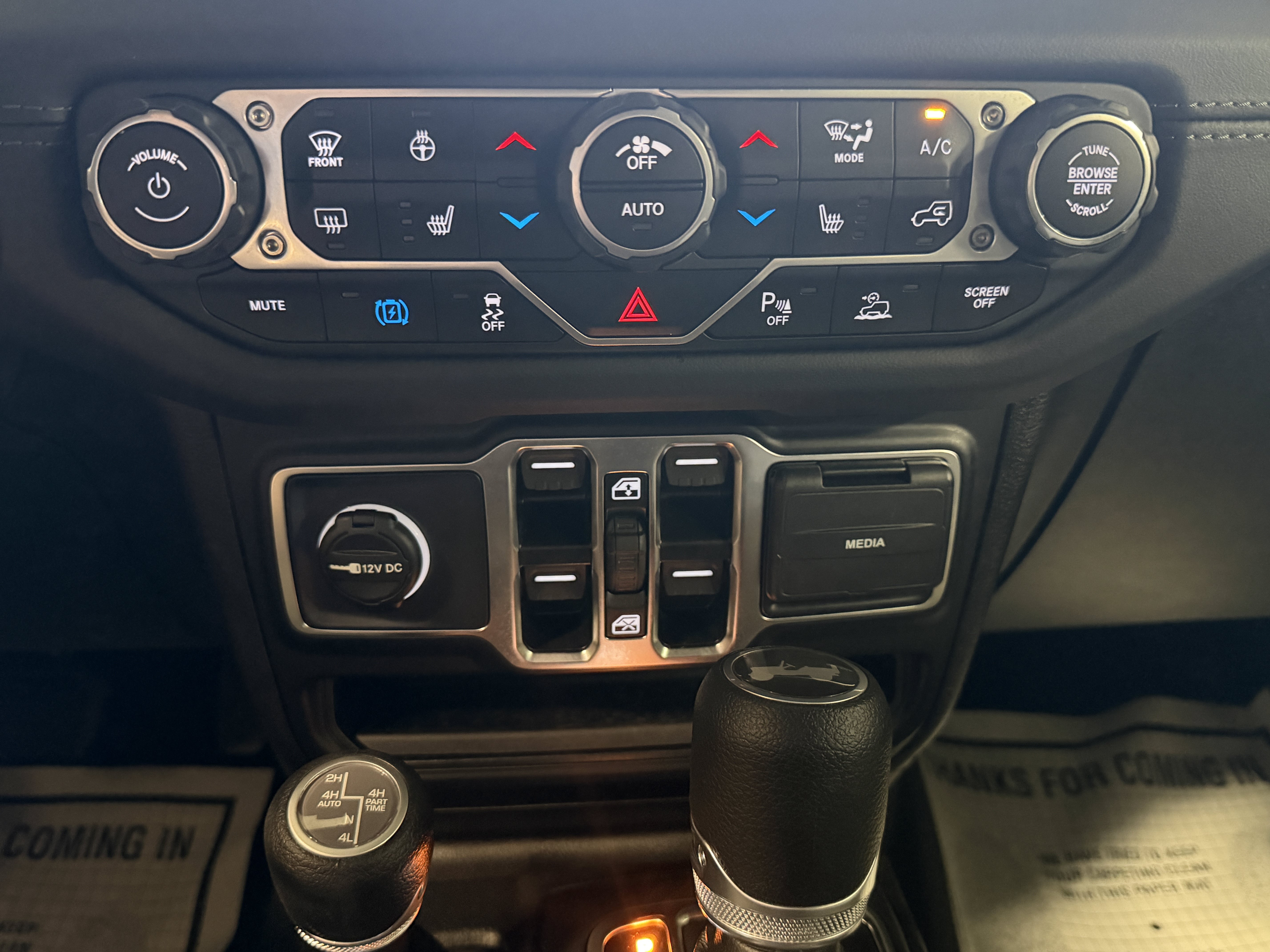 Used 2025 Jeep Wrangler Unlimited Sahara w/ Safety Group AWD/4WD image 12