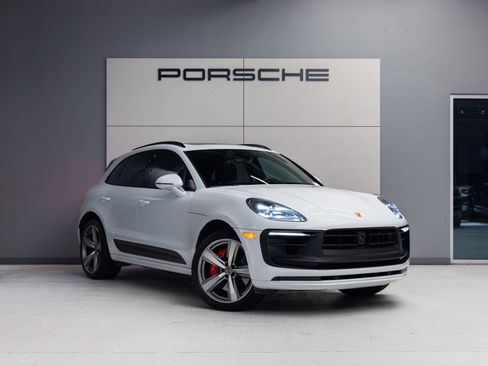 Certified 2024 Porsche Macan GTS AWD/4WD image 9