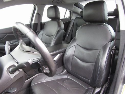 Used 2017 Chevrolet Volt LT w/ Comfort Package image 10