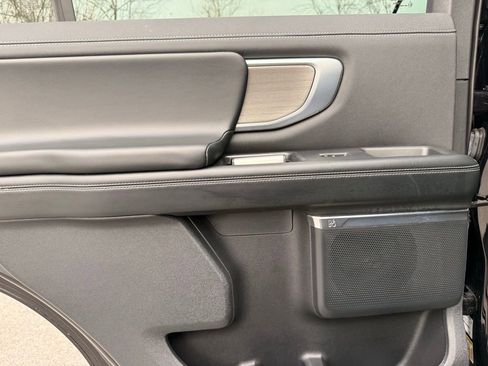 Used 2025 Ford Expedition Platinum image 42