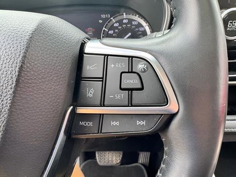 Used 2021 Toyota Highlander Limited image 23