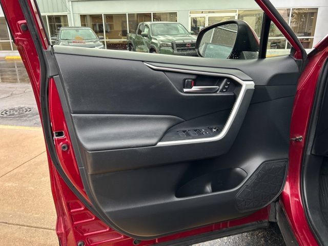 Used 2019 Toyota RAV4 XLE Premium w/ Cold Weather Package AWD/4WD image 27