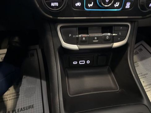 Used 2024 GMC Terrain SLE w/ Driver Convenience Package AWD/4WD image 26