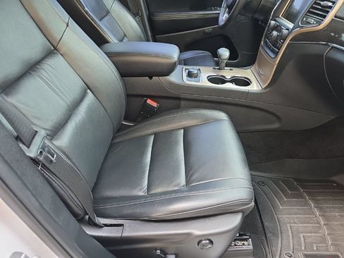 Used 2015 Jeep Grand Cherokee Limited AWD/4WD image 22