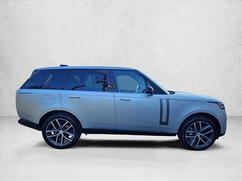 New 2025 Land Rover Range Rover SE image 4
