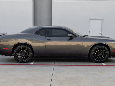 Used 2022 Dodge Challenger GT image 11