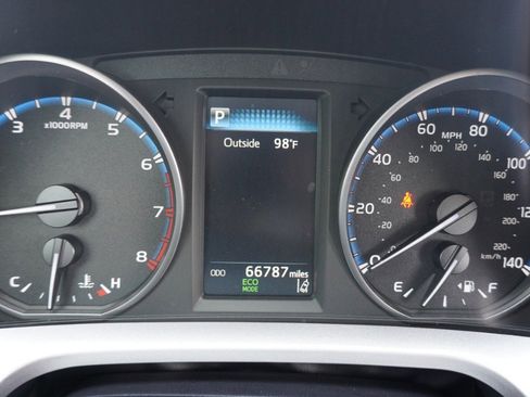 Used 2017 Toyota RAV4 XLE FWD image 15