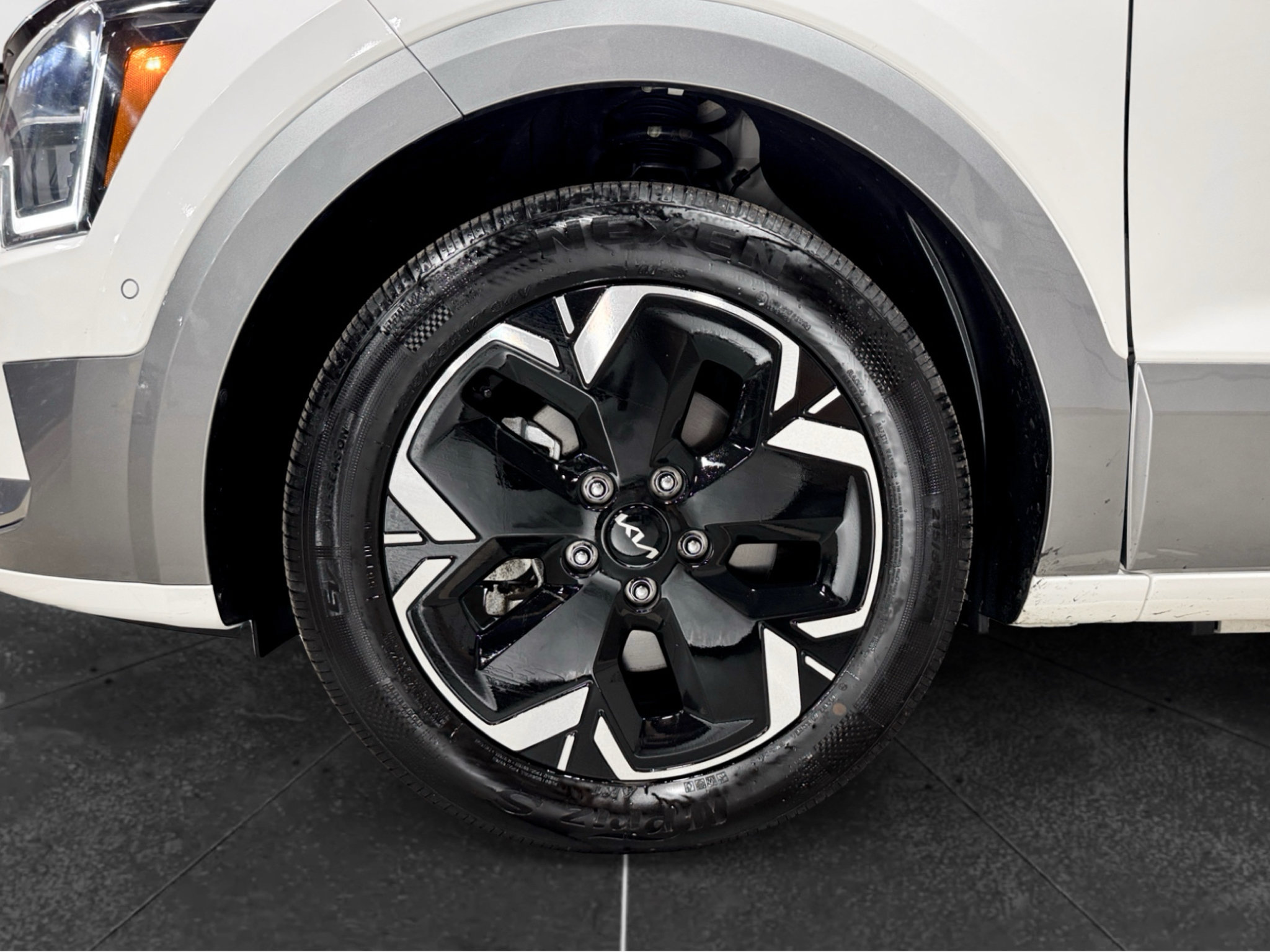 Used 2024 Kia Niro Wave w/ Wave Preserve Package FWD image 32