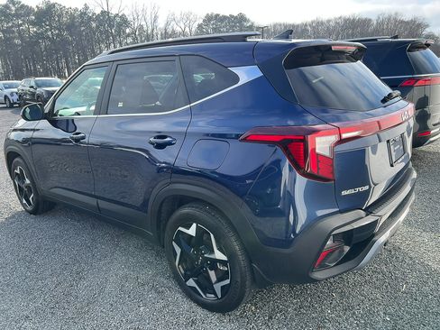 Used 2024 Kia Seltos EX image 3