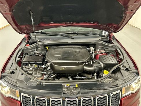 Certified 2021 Jeep Grand Cherokee Laredo image 23