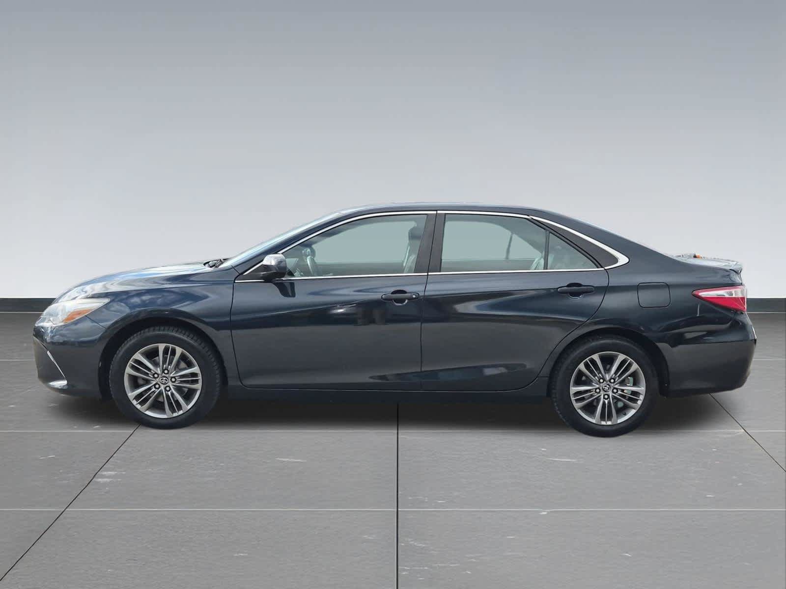 Used 2017 Toyota Camry SE FWD image 3