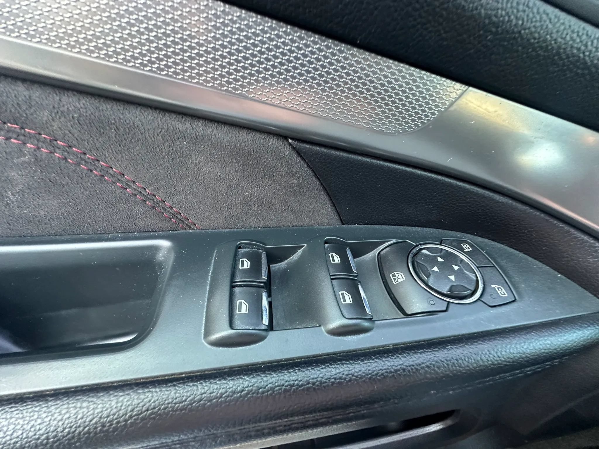 Used 2018 Ford Explorer XLT w/ Equipment Group 202A FWD image 28