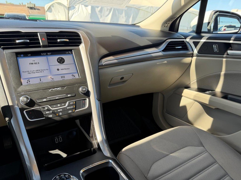 Used 2019 Ford Fusion SE FWD image 26