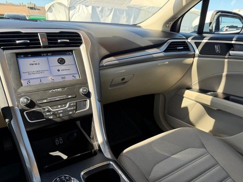 Used 2019 Ford Fusion SE FWD image 26