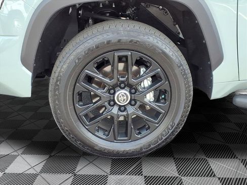 Used 2024 Toyota Tundra Limited AWD/4WD image 10