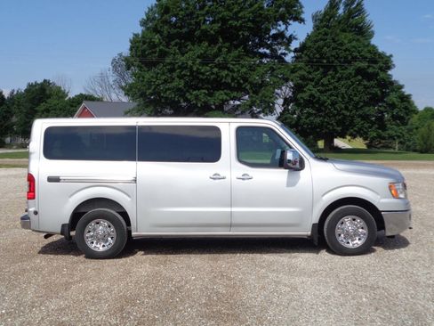 Used 2019 Nissan NV 3500 SL RWD image 4