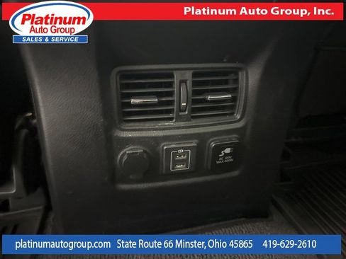Used 2021 Nissan Titan SL w/ Moonroof Package image 31