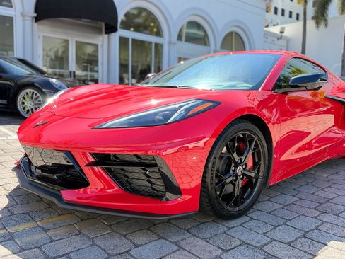Used 2020 Chevrolet Corvette Stingray Preferred Cpe w/ 2LT Preferred Equipment Group image 3