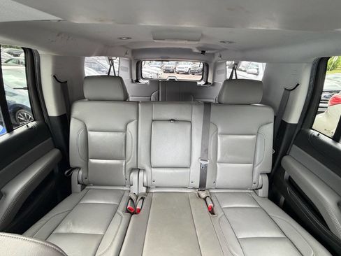 Used 2018 Chevrolet Suburban LT RWD image 20
