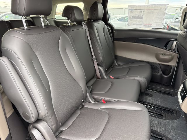 New 2027 Kia Carnival FWD image 22