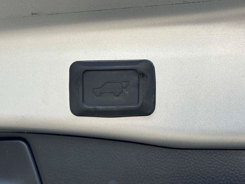 Used 2020 Toyota RAV4 Limited FWD image 13