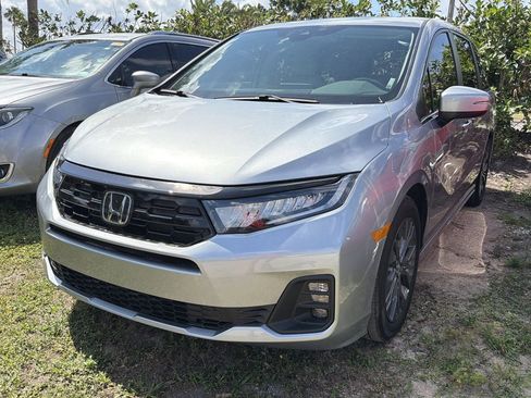Used 2026 Honda Odyssey Touring image 3
