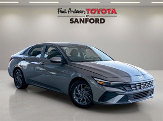 Used 2024 Hyundai Elantra SEL image 1