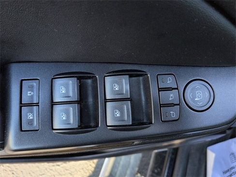 Used 2020 GMC Yukon XL Denali w/ Denali Premium Package image 17