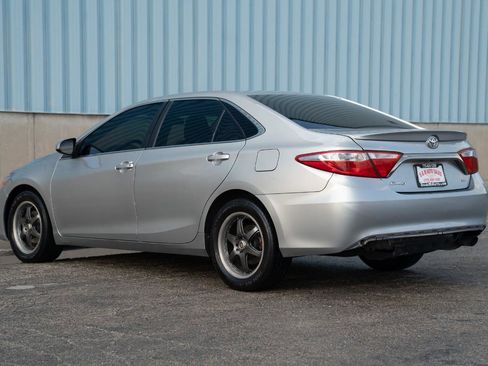 Used 2016 Toyota Camry SE w/ Moonroof Package FWD image 15