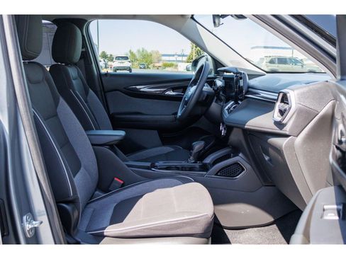 Used 2025 Chevrolet TrailBlazer LT AWD/4WD image 11