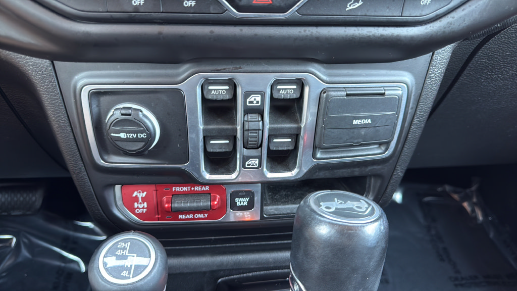 Used 2018 Jeep Wrangler Unlimited Rubicon AWD/4WD image 24