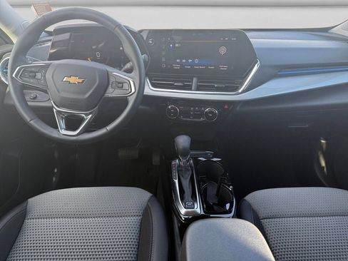 Used 2025 Chevrolet Trax LT w/ Driver Confidence Package image 11