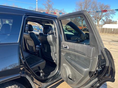 Used 2020 Jeep Grand Cherokee Altitude image 22