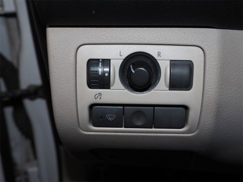 Used 2005 Subaru Outback 2.5i Limited image 16
