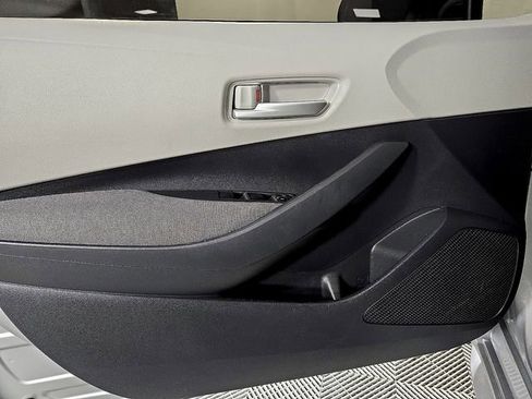 Used 2021 Toyota Corolla L image 13