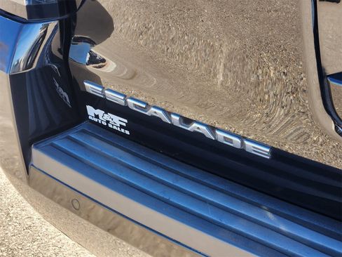 Used 2017 Cadillac Escalade ESV Luxury image 10