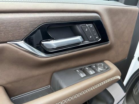 New 2026 GMC Yukon Denali Ultimate AWD/4WD image 18
