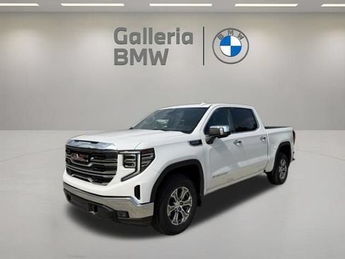 Used 2025 GMC Sierra 1500 SLT RWD image 1