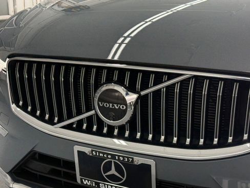 Used 2023 Volvo XC60 B5 Plus image 21