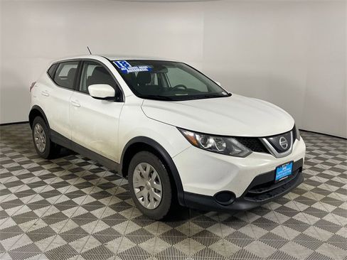 Used 2018 Nissan Rogue Sport S image 16