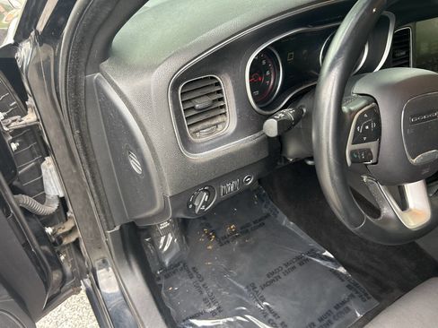 Used 2016 Dodge Charger SXT RWD image 13