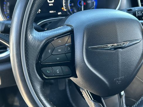 Used 2020 Chrysler Pacifica Limited w/ Advanced Safetytec Group image 26