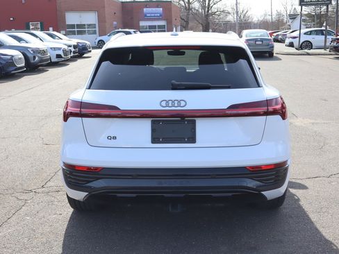 Used 2024 Audi Q8 e-tron Premium Plus w/ Premium Plus Package AWD/4WD image 7
