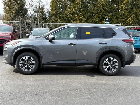Used 2021 Nissan Rogue SV w/ Premium Package image 4